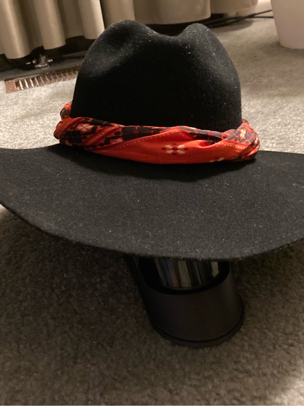 Liz Claiborne black hat